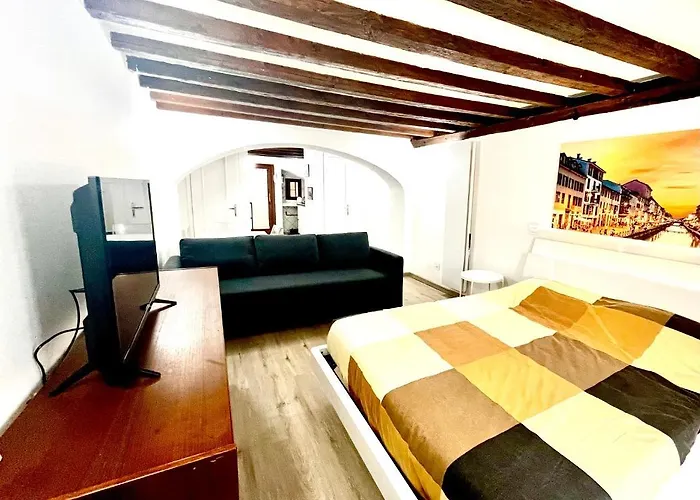 Naviglium Darsena * Milánó